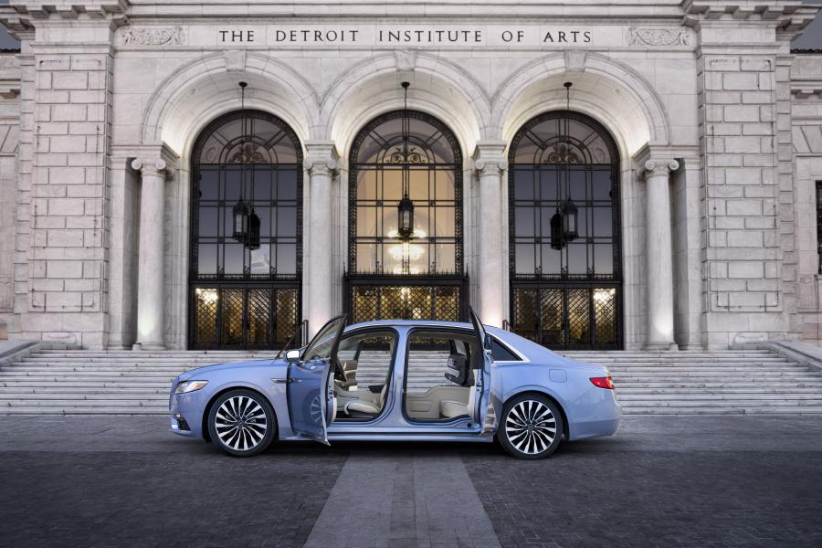  Lincoln Continental 80th Anniversary Coach Door Edition 2019 года  (фото 24 из 54)
